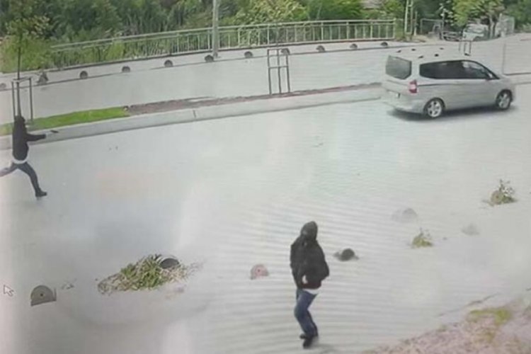 İstanbul'da otomobile silahlı saldırı kamerada