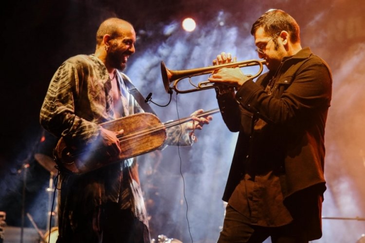Bursa'da Mert Pekduraner ve Yemen Blues caz tutkunlarını b&uuml;y&uuml;ledi