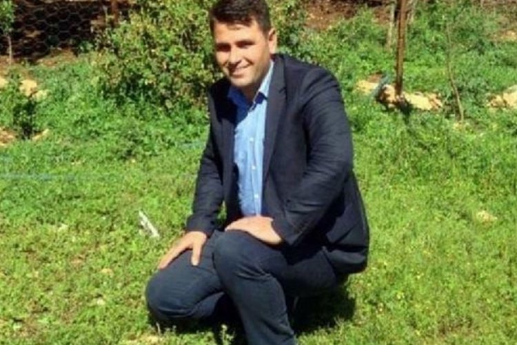 Annesine şiddet uygulayan babasını &ouml;ld&uuml;ren &ccedil;ocuk tutuklandı
