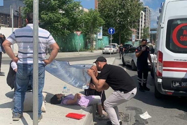 İstanbul'da iki otomobil &ccedil;arpıştı! 5 yaralı