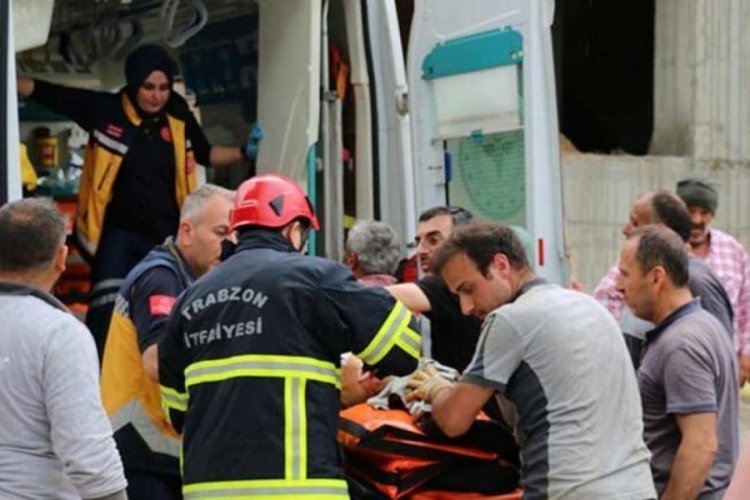 Baldırına saplanan demirle hastaneye kaldırıldı