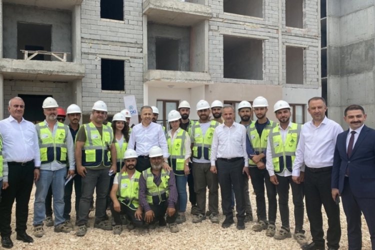 Bakan Yerlikaya, kalıcı deprem konutlarını inceledi