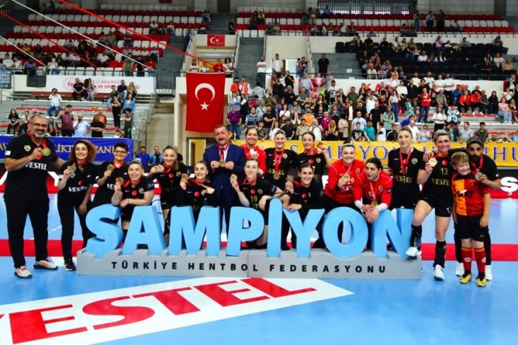 Kastamonu Belediyespor, S&uuml;per Ligi şampiyon tamamladı