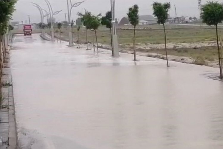 G&uuml;rpınar'da sağanak sonrası su taşkınları meydana geldi