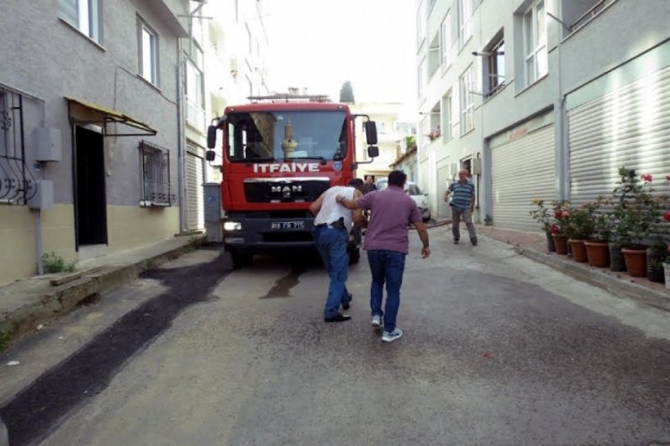 Bursa'da y&uuml;rekleri ağza getiren yangın! Muhtar yaralandı