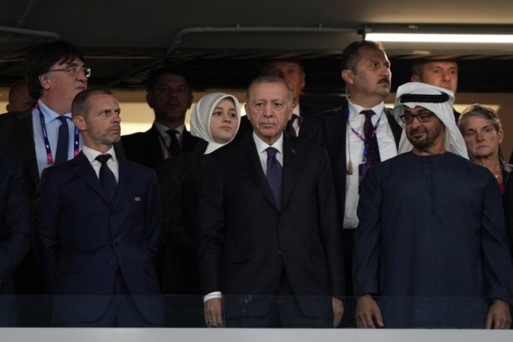 Erdoğan, UEFA Başkanı Ceferin ile yan yana final ma&ccedil;ını izledi