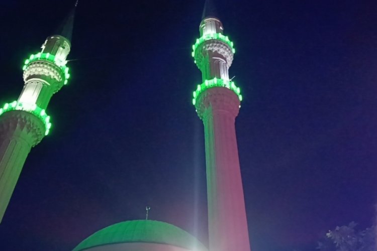Kocaeli'de minareye &ccedil;ıkan adamı polis ikna etti