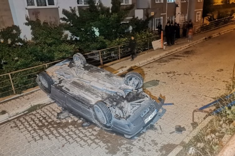 Kayseri'de kontrolden &ccedil;ıkan ara&ccedil; devrildi: Yaralılar var