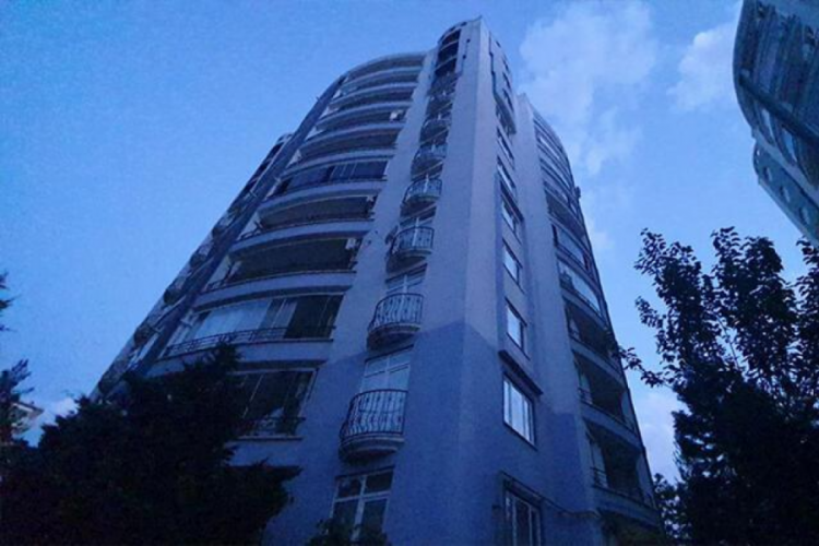 Diyarbakır'da annesi ve kardeşini odaya kilitleyip, babasının boğazını kesti