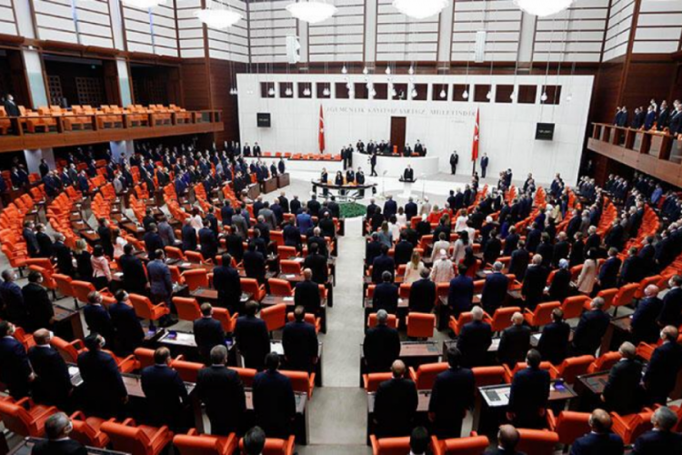 TBMM Başkanlık Divanı ve komisyon &uuml;yeleri ilan edilecek