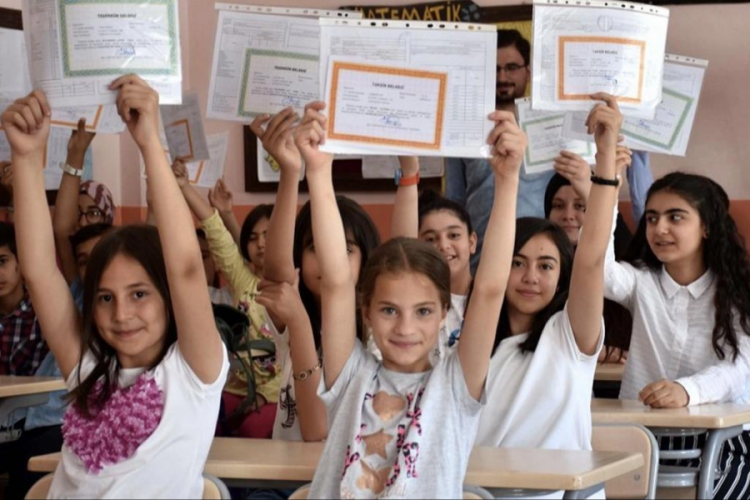 19 milyon &ouml;ğrenci 16 Haziran'da karne alacak
