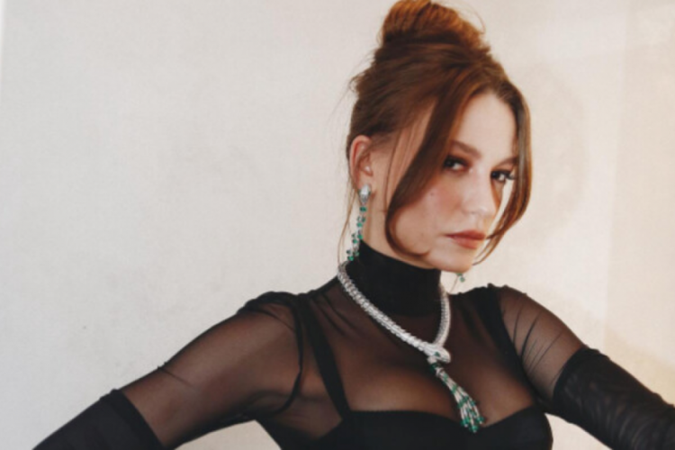 Serenay Sarıkaya'dan tatil pozu