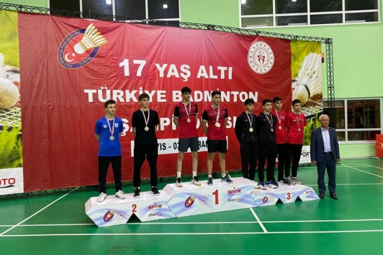 T&uuml;rkiye Badminton Şampiyonası'na Osmangazili badmintoncu damga vurdu