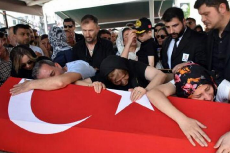Şehit polis, memleketi Kırklareli'de g&ouml;zyaşlarıyla son yolculuğuna uğurlandı