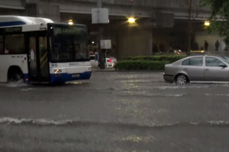 Ankara'da kuvvetli sağanak etkili oluyor