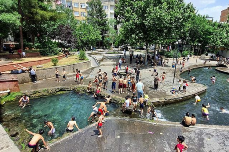 Diyarbakır'da hava sıcaklığı 33 dereceye ulaştı