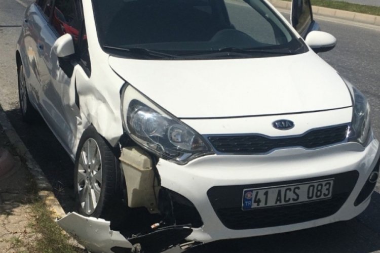 Antalya'da otomobiller &ccedil;arpıştı