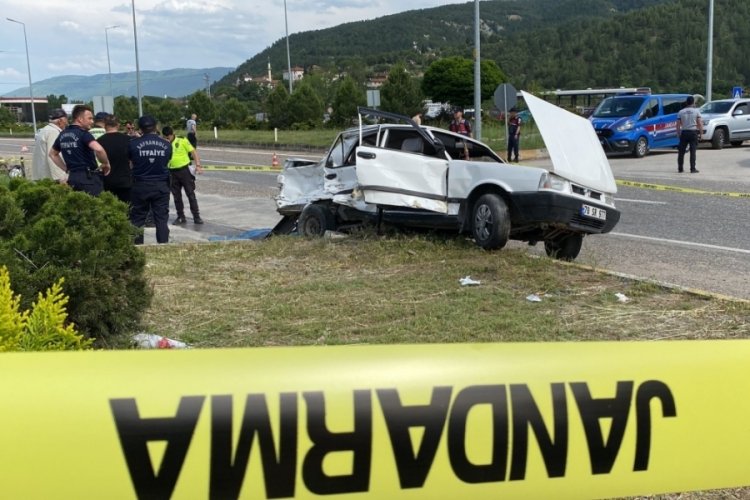 Karab&uuml;k'te kamyonla otomobil &ccedil;arpıştı: 1 &ouml;l&uuml;