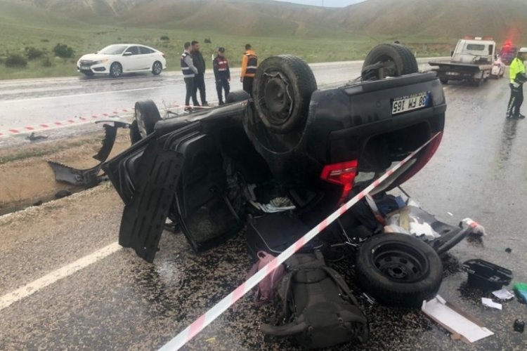 Sivas'ta evlilik planları yapan nişanlı &ccedil;ifti kaza ayırdı: 1 &ouml;l&uuml;, 1 yaralı