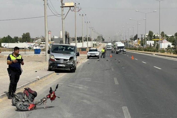 Mardin'de hafif ticari ara&ccedil; motosiklete &ccedil;arptı