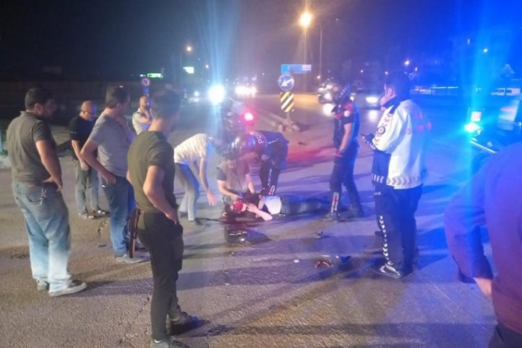 Bursa'da otomobil ile motosiklet kafa kafaya &ccedil;arpıştı: 1 ağır yaralı