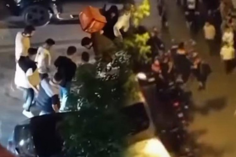 Gen&ccedil; kızı adım adım takip etti, sokak ayağa kalktı