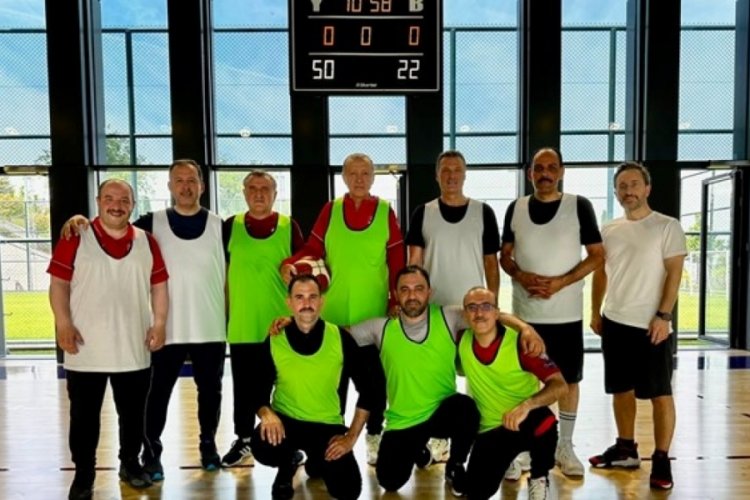 Cumhurbaşkanı Erdoğan kurmaylarıyla basketbol oynadı