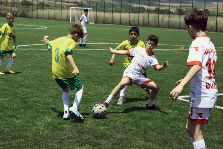 Bursa'da geleceğin futbolcuları yetişiyor