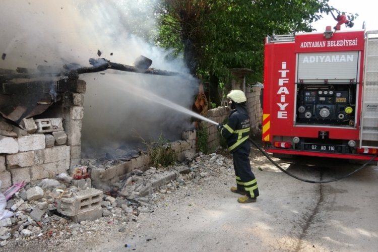 Adıyaman'da odunluk yangını paniğe neden oldu
