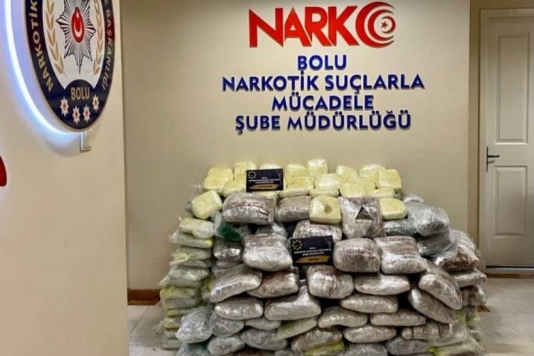 Ara&ccedil; dolusu uyuşturucu yakalandı