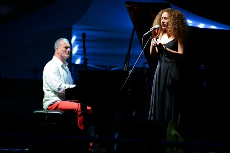 Nil&uuml;fer Caz Festivali t&uuml;m coşkusuyla devam ediyor