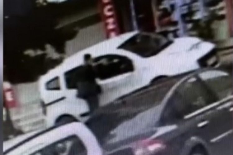 İstanbul'da ara&ccedil;ları soyan hırsız kameraya yakalandı