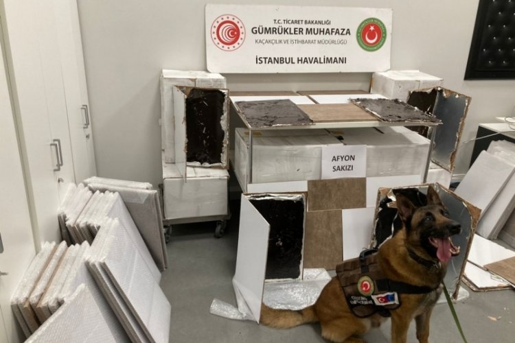 İstanbul Havalimanı'na kargoyla gelen suntalarda 80 kilo uyuşturucu &ccedil;ıktı