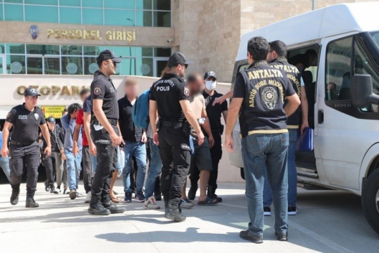 Antalya'da aranan 62 şahıs yakalandı