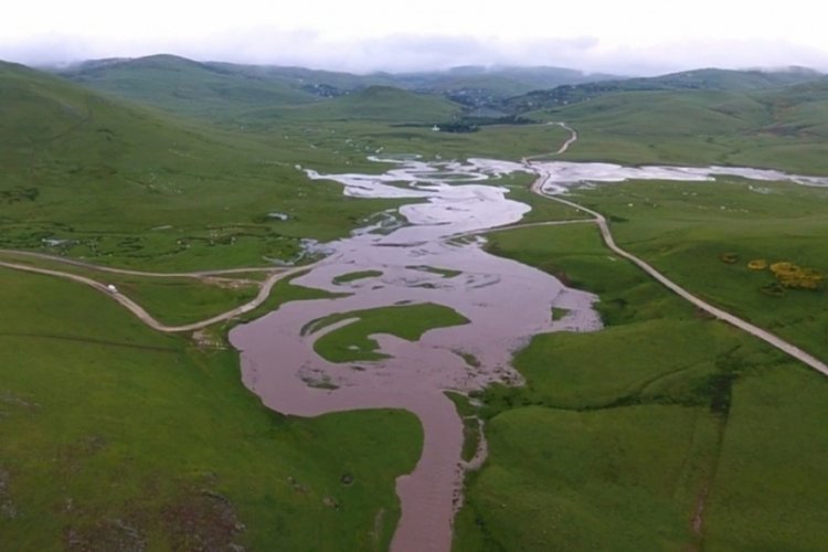 Ordu'da d&uuml;nyaca &uuml;nl&uuml; menderesler sağanaktan sonra taştı