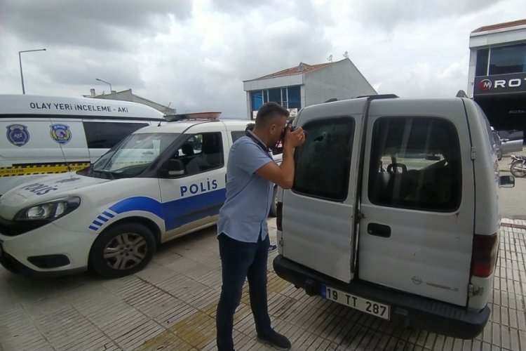 &Ccedil;orum'da park halindeki araca kurşun isabet etti