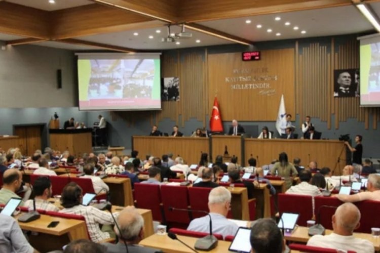 İzmir B&uuml;y&uuml;kşehir Belediyesi Meclisi'nde arbede yaşandı!