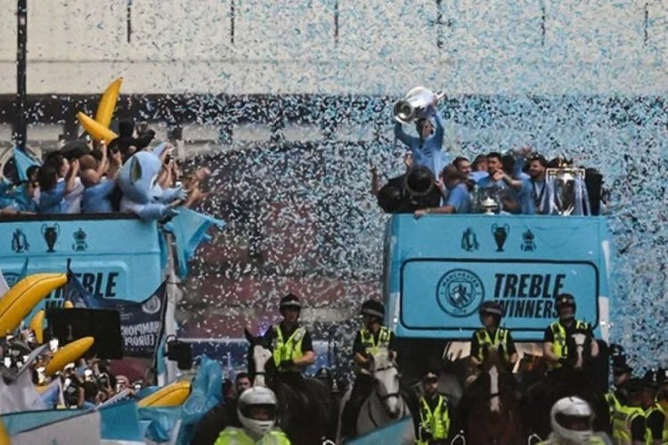 Manchester City, şehir turu attı