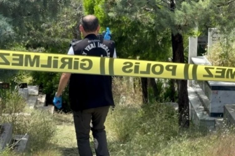 24 yıl &ouml;nce &ouml;len kardeşinin mezarı başında kendini &ouml;ld&uuml;rd&uuml;