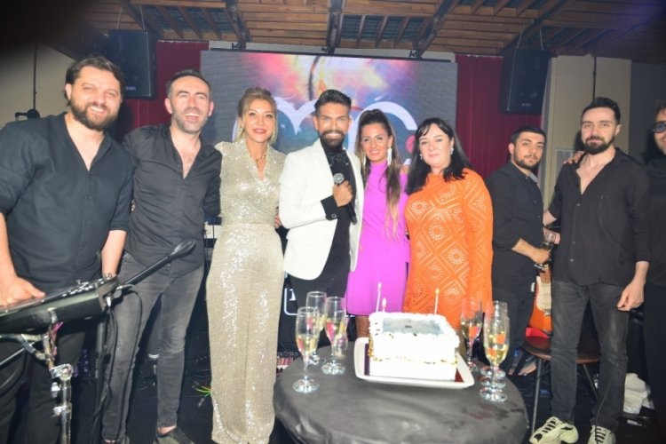 Mehmet &Ccedil;evik Bursa'da g&ouml;zyaşlarına hakim olamadı