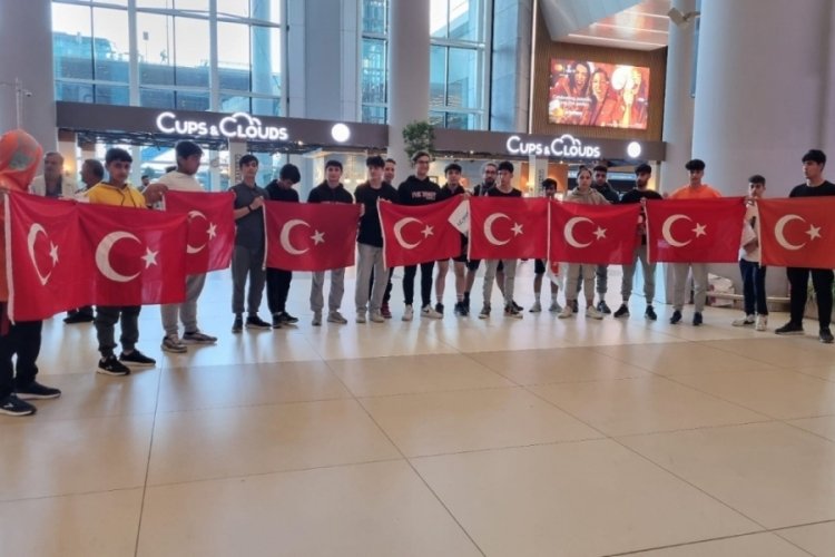 Sırbistan'da şampiyon olan Ragbi Milli Takımı yurda d&ouml;nd&uuml;