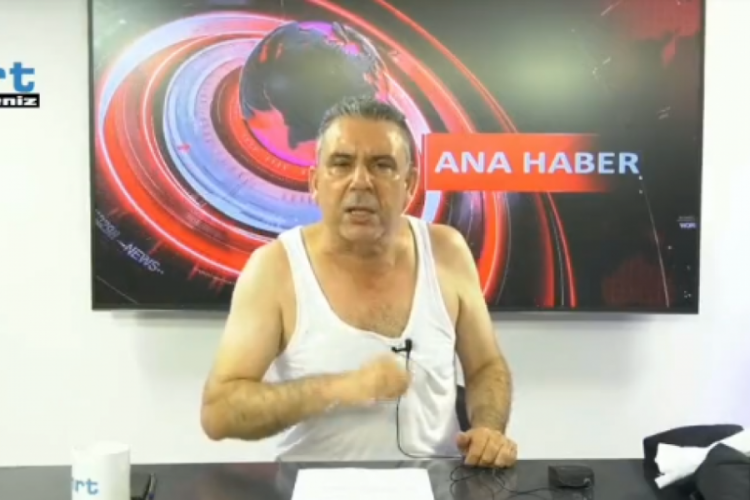 Hatay'da ana haberi sunarken soyunan sunucu sosyal medyada g&uuml;ndem oldu!