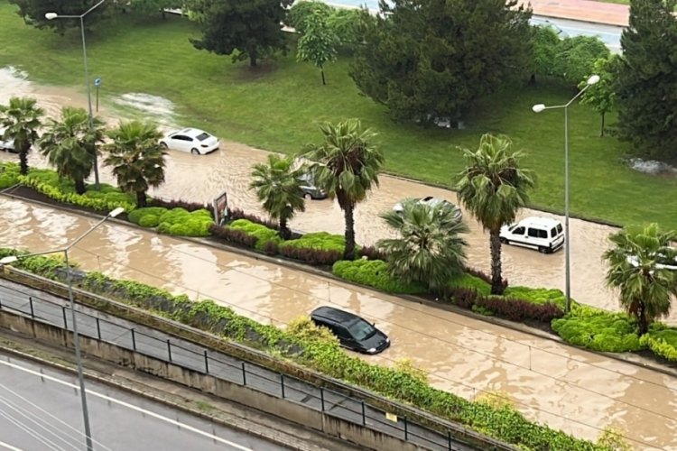 Samsun'u yine sel vurdu! Okullar tatil edildi