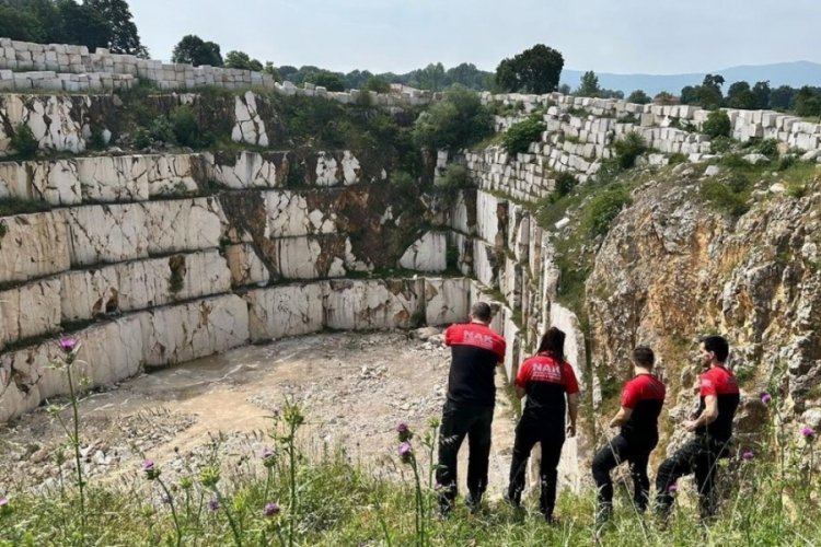 Bursa'da kayalıklarda mahsur kalan ke&ccedil;i kurtarıldı