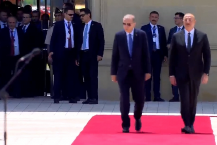 Cumhurbaşkanı Erdoğan Azerbaycan'da resmi t&ouml;renle karşılandı