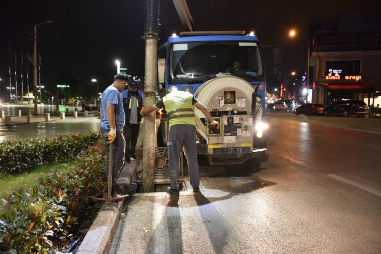 Bursa BUSKİ'den gece mesaisi