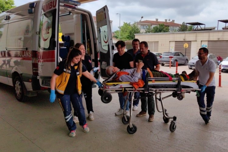 Bursa'da durdurmak i&ccedil;in koştuğu trakt&ouml;r&uuml;n altında ezildi
