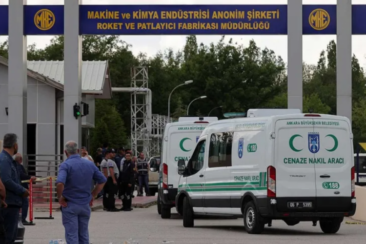 Ankara'da patlamada hayatını kaybeden iş&ccedil;iler, son yolculuğuna uğurlandı