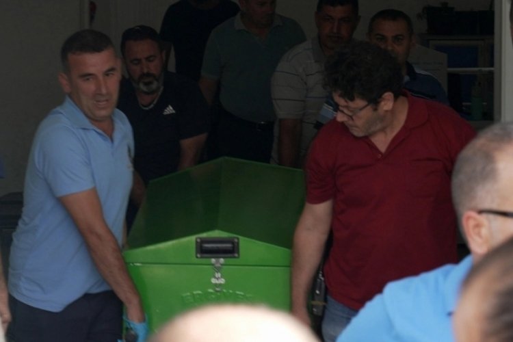 Boşanma aşamasında olduğu doktor eşini &ouml;ld&uuml;r&uuml;p, canına kıydı