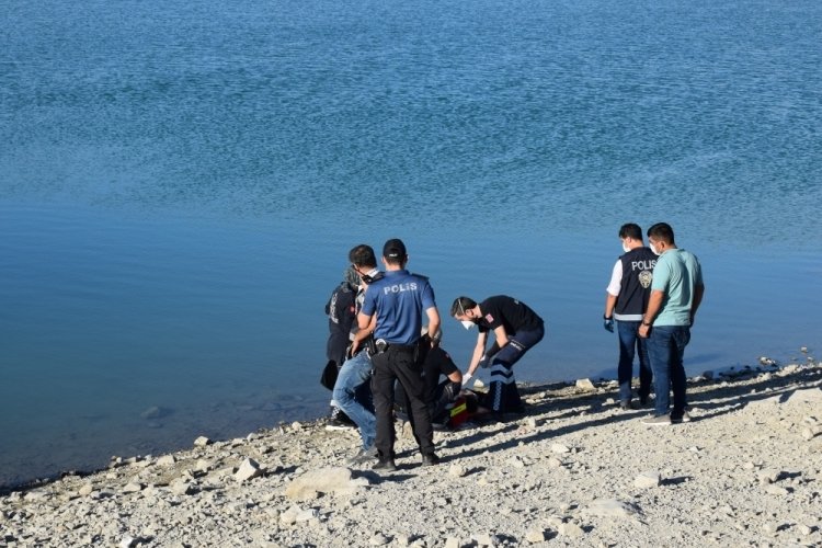 Malatya'da serinlemek i&ccedil;in g&ouml;lete giren gen&ccedil; hayatını kaybetti